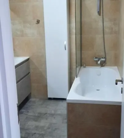 1 Apartment *